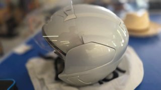 Casco Jet Moto MT plateado tenemos 2 unidades!!!