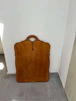 Espejo de madera con marco curvo