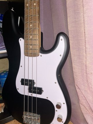 Bajo Fender Squier Negro