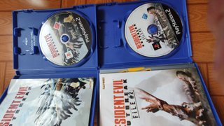 Resident Evil Outbreak 1 e 2 per PS2