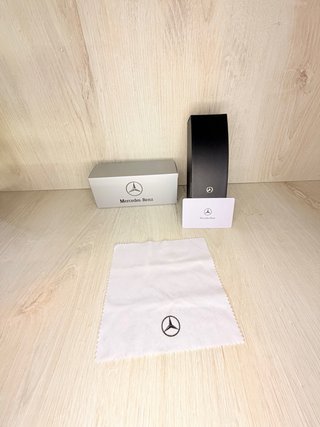 Occhiali da sole Mercedes Benz neri grigi