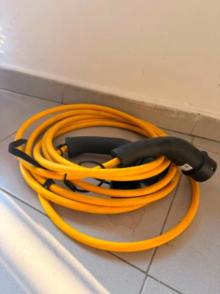 Cargador Coche Eléctrico Amarillo