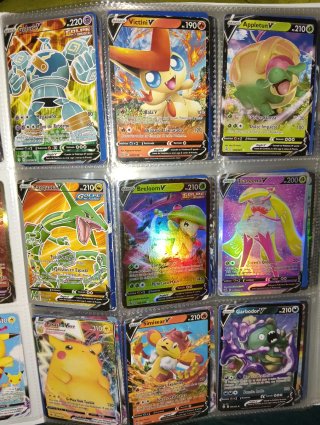 Cartas Pokémon V y VMAX Raras