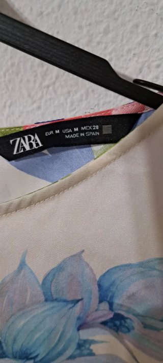 Blusa Zara floral multicolor