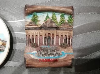 Platos y azulejos de recuerdo