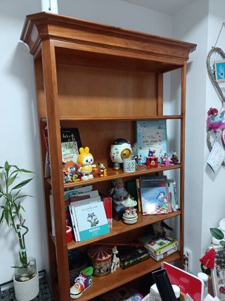 Estantería de madera
