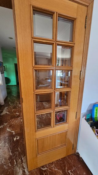 Puertas madera y cristal salón, con el marco