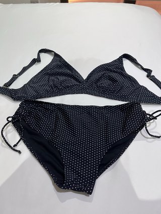 Bikini de lunares negro y blanco