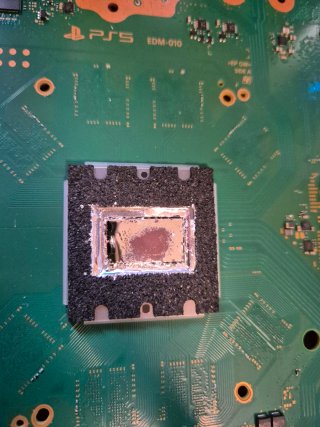 Mantenimiento PS5 metal líquido
