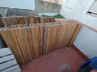 Tablas de madera de palets sueltas