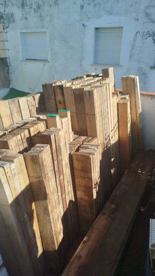 Tablas de madera de palets sueltas