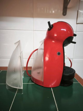 Cafetera Dolce Gusto Roja