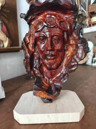 Talla artesanal de madera de encina Jesús Eccehomo