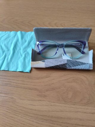 Gafas moradas y turquesa