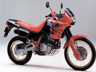 Tapa motor honda dominator 650 17392