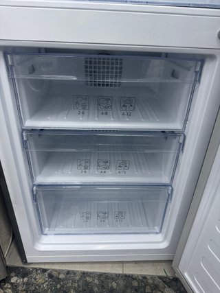 Nevera Beko gris