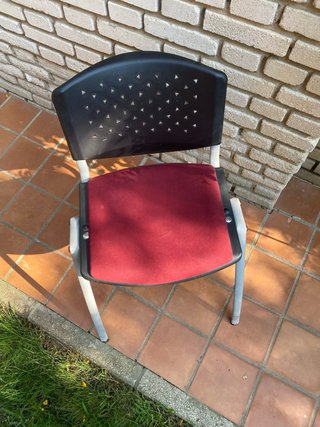 15 Sillas de Reunión con Asiento Rojo
