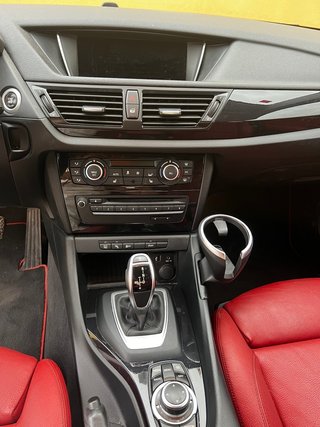 BMW X1 sDrive20d 184cv Auto, cuero rojo M Sport