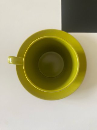 Taza y plato verde oliva