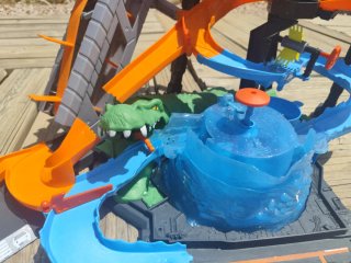 Pista Hot Wheels Ultimate gator carwash
