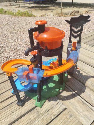 Pista Hot Wheels Ultimate gator carwash