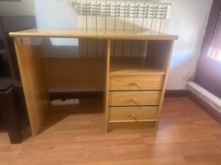 Mesa de escritorio de madera