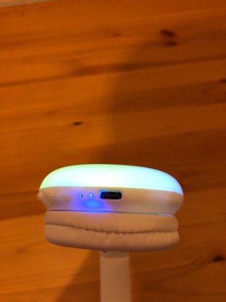 Cascos blancos con luces NUEVOS CASI SON USAR