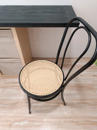 Mesa Kallax con 2 sillas