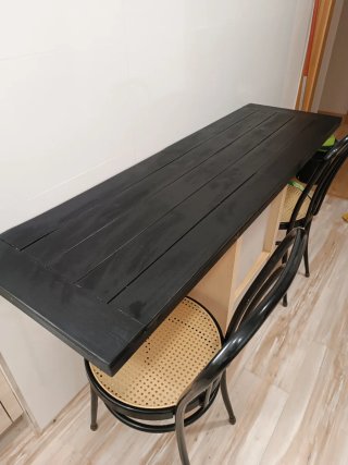 Mesa Kallax con 2 sillas