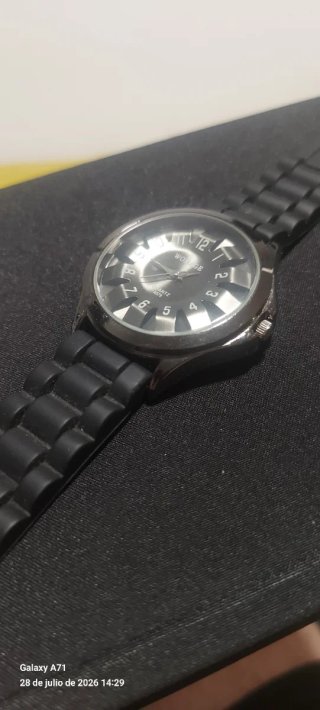 Reloj Womage Quartz Negro y Plateado