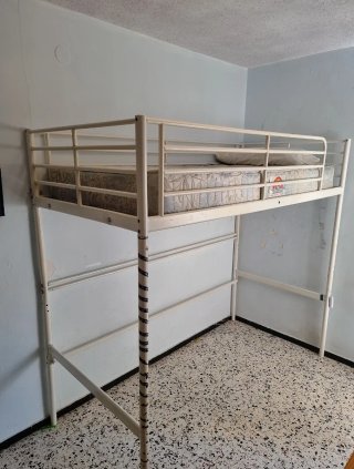 Cama alta metálica blanca