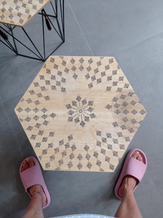 Mesa auxiliar hexagonal madera y metal,