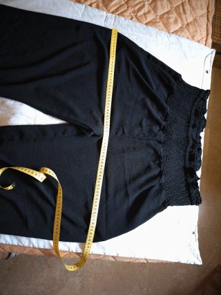 Pantalón negro suelto nuevo