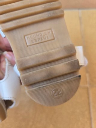 Sandalias de piel blancas