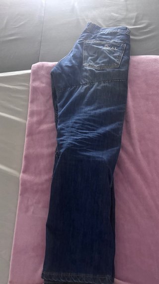 Chaqueta y pantalón vaquero moto