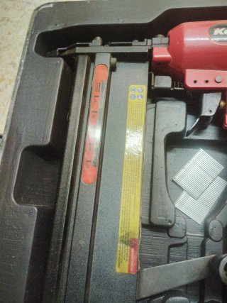 Grapadora Neumática Korman con Accesorios
