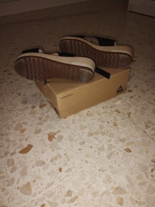 Sandalias Le Coq Sportif Beige y Negras