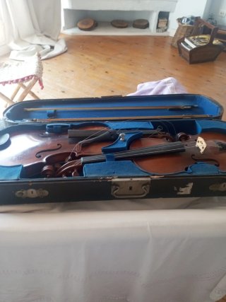 Violín antiguo para restaurar
