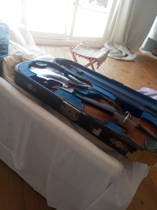 Violín antiguo para restaurar