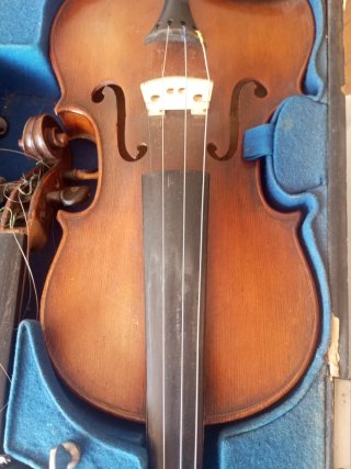 Violín antiguo para restaurar