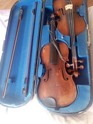 Violín antiguo para restaurar