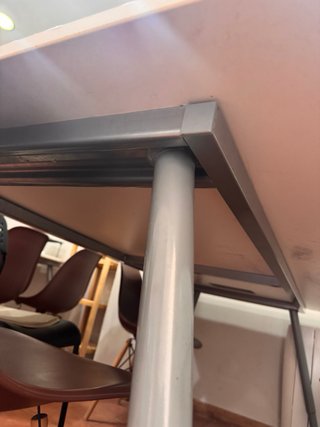 Mesa de estudio o oficina blanca