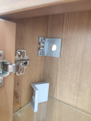 Armario de madera con espejo