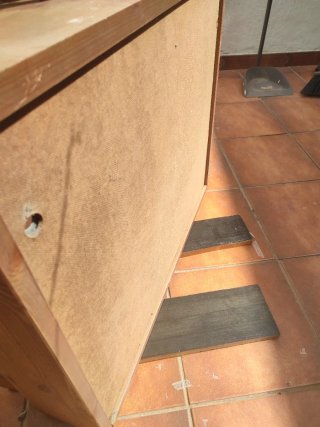 Armario de madera con espejo