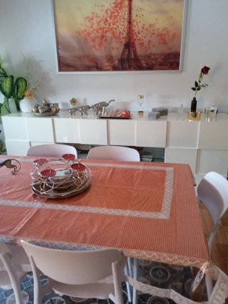 Bufete de madera, cristal y metal
