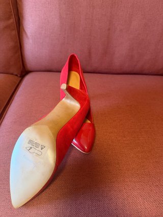 Zapatos tacón charol y ante rojos