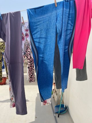 Leggings azules y rosas