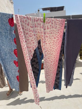 Leggings azules y rosas