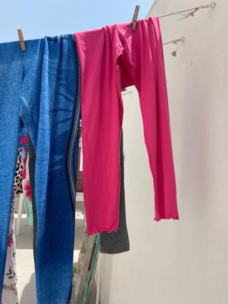 Leggings azules y rosas