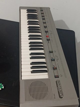 Se vende antiguo teclado